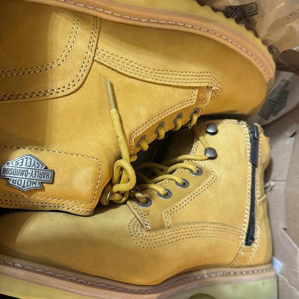 Harley-Davidson Mustard Yellow Lace-Up Boots new never used box shows wear only